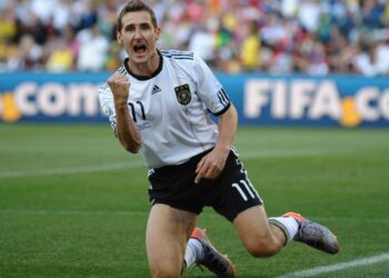 muller_suarez_y_cristiano_van_tras_la_marca_de_klose.jpg