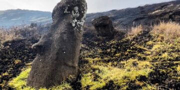 Moais quemados en Isla de Pascua tras incendio forestal