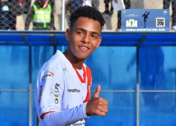 moises_paniagua_sonrie_luego_del_gol_a_royal_pari.png