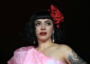 La cantante Mon Laferte, desde esta fecha tiene doble nacionalidad. Foto: El Siglo.
