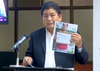Ministro Montaño se querella contra autores de quema de su casa en Santa Cruz