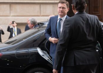 Alexander Novak, vice primer ministro ruso encargado de Energía, llega a una reunión de la OPEP en Viena el 5 de octubre de 2022. Foto: AFP.