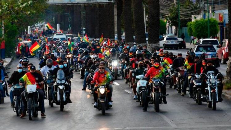 'Motoquero pitita' refleja a los grupos de resistencia de los conflictos postelectorales de 2019. Foto: APG.