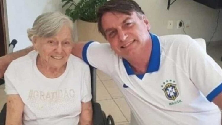 Bolsonaro regresa a Brasil por la muerte de su madre