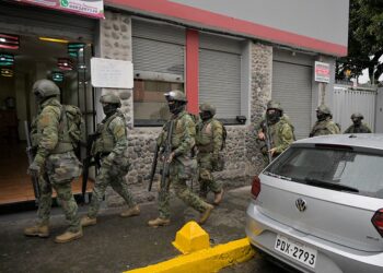 Al menos nueve personas murieron en enfrentamientos en una prisión de Ecuador, que deja desde el año pasado cerca de 400 reclusos fallecidos.