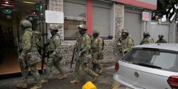 Al menos nueve personas murieron en enfrentamientos en una prisión de Ecuador, que deja desde el año pasado cerca de 400 reclusos fallecidos.