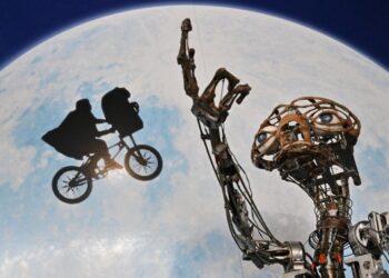 El muñeco animatrónico original del film de Steven Spielberg de 1982 'E.T. el extraterrestre' en exhibición en la casa de subastas Julien's Auctions en Beverly Hills, California, el 12 de diciembre de 2022. Foto: AFP.