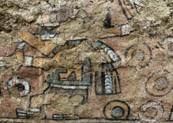 Redescubren más de un siglo después un mural prehispánico en Perú