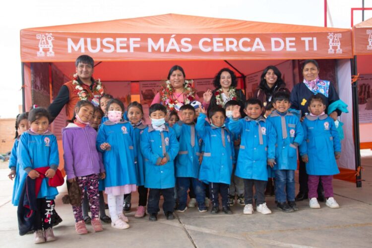 El MUSEF Portátil instalado en el U.E. 15 de Abril, de la zona de El Kenko. En El Alto. Foto: MUSEF.