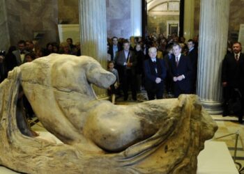 Antiguas esculturas, también conocidas como los Mármoles de Elgin, en el Museo Británico. Foto: AFP