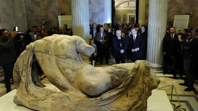 Antiguas esculturas, también conocidas como los Mármoles de Elgin, en el Museo Británico. Foto: AFP