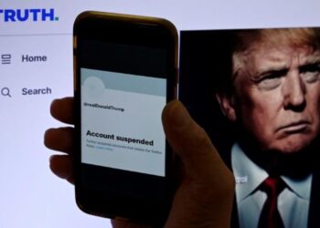 Musk aseguró que pasarán 'unas semanas antes de que las cuentas suspendidas, como la del expresidente Donald Trump, puedan restaurarse en la plataforma. Foto: AFP.