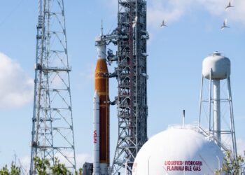 La NASA anunció el viernes que mantendrá su intento de lanzar su nuevo megacohete lunar el próximo miércoles 16 de noviembre