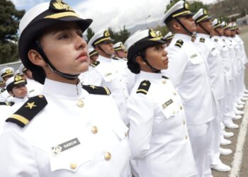 FFAA recibe a 248 nuevos oficiales para ‘mantener la integridad’ del país