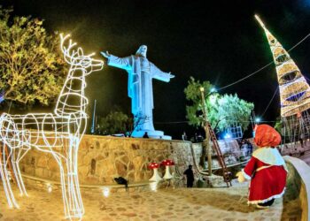 Luces de Navidad embellecen el Cristo de la Concordia y las plazas de Cochabamba