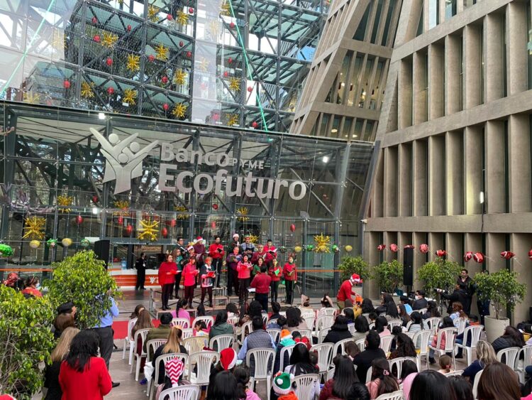 Concierto de la Coral y regalos en la Navidad de Ecofuturo