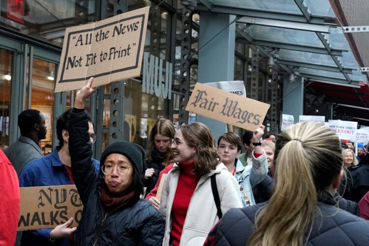 Empleados del New York Times, en huelga durante 24 horas. Foto: AFP