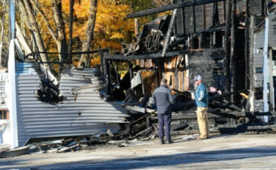 Una avioneta se estrelló en un edificio de New Hampshire, dejando dos muertos. Foto: Megavisión.