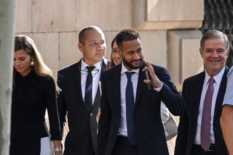 La estrella brasileña Neymar, antes del juicio en Barcelona. Foto: AFP.