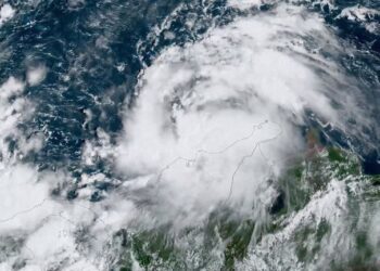 Julia se convierte en huracán en su camino hacia Centroamérica