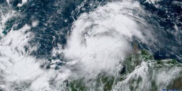 Julia se convierte en huracán en su camino hacia Centroamérica