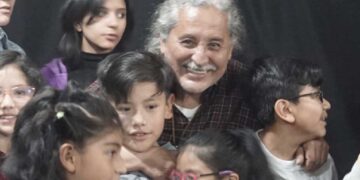nicolas_suarez_junto-a_ninos.jpg