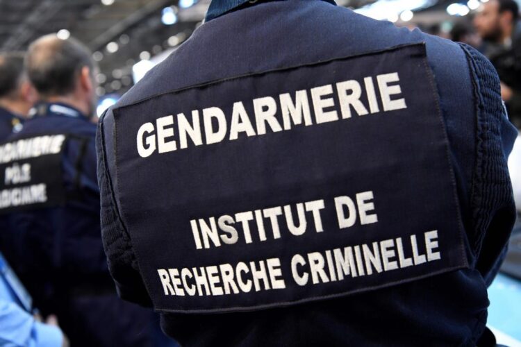 El cuerpo de una niña de 12 años encontrado en un baúl en París