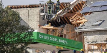 Una niña y dos adolescentes, entre los diez fallecidos por la explosión de una gasolinera en Irlanda
