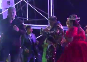‘Graduación’ de kínder como preste: padres festejan a su niño a lo grande en El Alto
