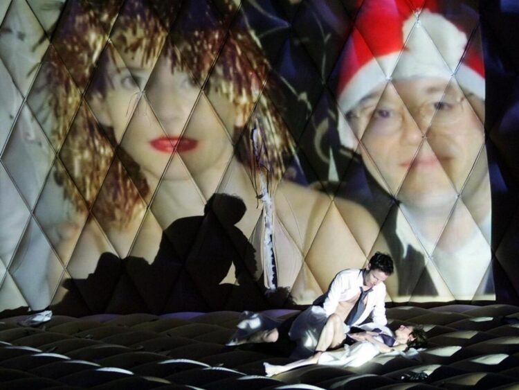 Dos actores interpretan una obra el 24 de julio de 2004 en el Festival de Salzburgo, en Austria. Foto: AFP.