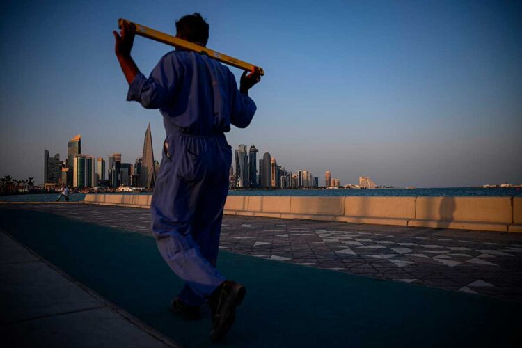 obrero_en_qatar.jpg