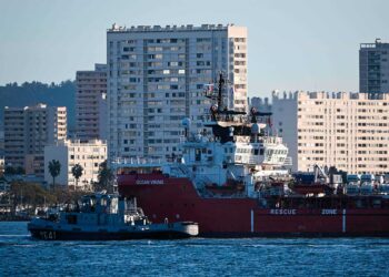 barco_humanitario_ocean_viking_atraca_en_francia.jpg