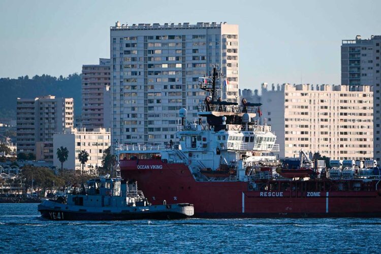 barco_humanitario_ocean_viking_atraca_en_francia.jpg