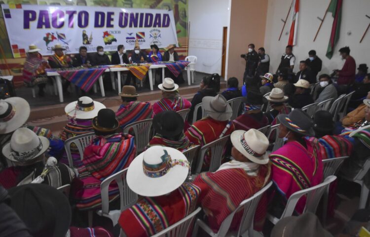 Una reunión del presidente Luis Arce con el Pacto de Unidad. Foto: APG