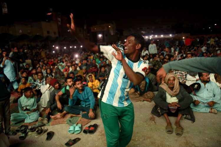 magia_messi_seduce_barrio_pakistan