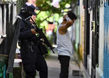 Jamaica renueva el estado de emergencia por la violencia de las pandillas.