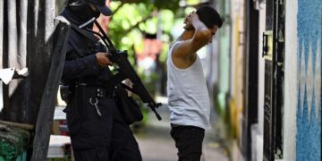 Jamaica renueva el estado de emergencia por la violencia de las pandillas.