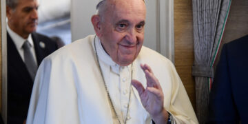 El Papa celebrará una misa en la que participarán cientos de indigentes y después almorzará con todos ellos.