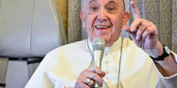 Armar a Ucrania, ‘moralmente aceptable’ bajo condiciones, estima el papa