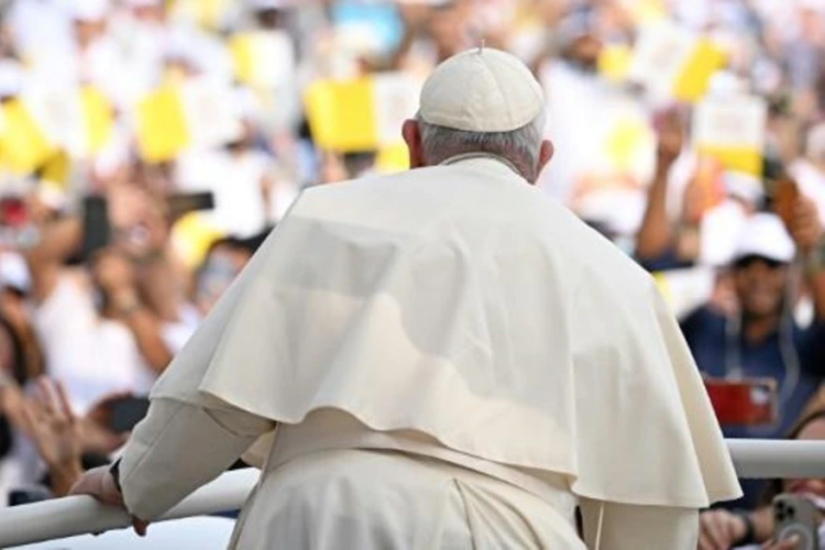 El papa celebra misa en Baréin y familias de condenados a muerte piden su apoyo