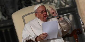 Papa dispone fundaciones en control de la Secretaría para la Economía.
