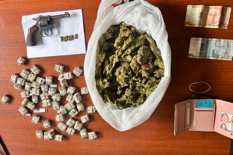 La droga que se halló en la casa intervenida por Papá Noel y compañía. Foto: AFP