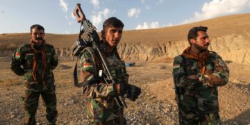 Un miembro de una fuerza paramilitar de Irán, ha muerto tras ser tiroteado frente a su domicilio en la ciudad de Marivan.