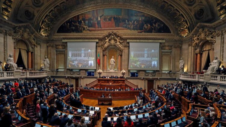 El Parlamento de volvió a aprobar una ley que despenaliza la eutanasia. Foto: AFP