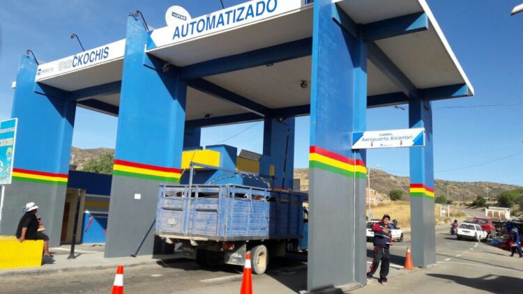 Advierten pérdida de Bs 600.000 por día de paro en Santa Cruz en cobro de peajes