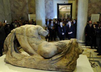 Las antiguas esculturas, también conocidas como los Mármoles de Elgin, fueron sacadas del Partenón a principios del siglo XIX por el diplomático británico Lord Elgin y desde entonces están en manos del british Museum. Foto: AFP.