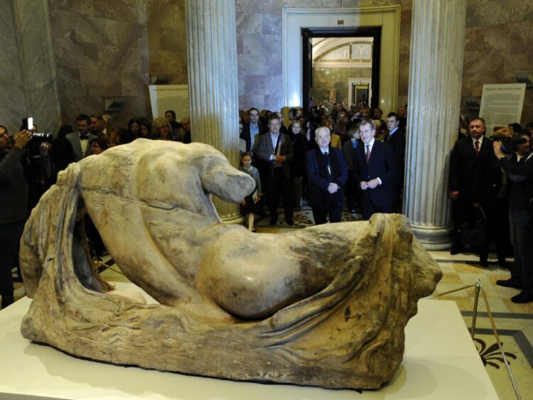 Las antiguas esculturas, también conocidas como los Mármoles de Elgin, fueron sacadas del Partenón a principios del siglo XIX por el diplomático británico Lord Elgin y desde entonces están en manos del british Museum. Foto: AFP.