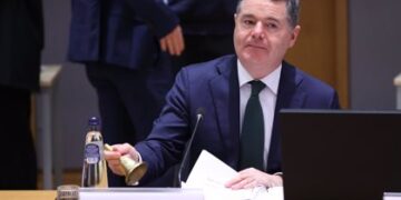 El irlandés Paschal Donohoe es reelegido presidente del Eurogrupo.