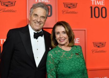 Paul Pelosi y su esposa, la presidenta de la Cámara de Representantes de Estados Unidos, la demócrata Nancy Pelosi. Foto: AFP.