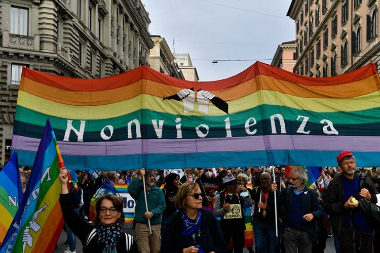 Miles piden paz por Ucrania. Foto: AFP
